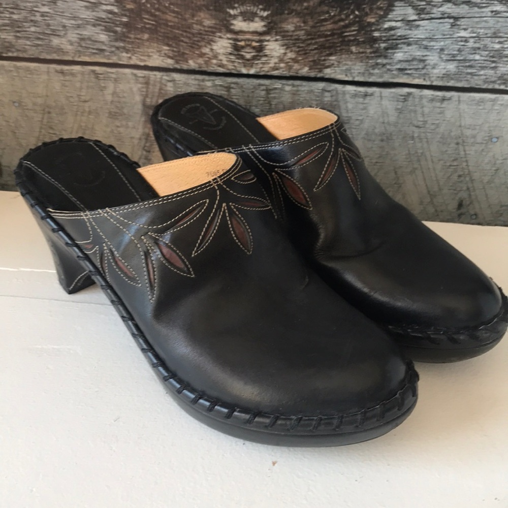Super cute Frye mules